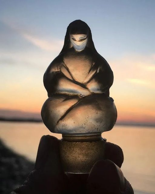 全世界最孤独的男人，凌晨3点出门捡垃圾，却让80万人大呼羡慕：“理想的生活！”