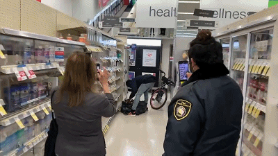 震惊！旧金山黑人众目睽睽下“零元购”，被偷怕的这个超市关掉17家店……