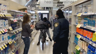 震惊！旧金山黑人众目睽睽下“零元购”，被偷怕的这个超市关掉17家店……