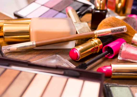 惊吓！全美一半以上化妆品含有致癌化学物，今天你用了吗？