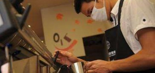 办绿卡遭骗!中国留美硕士生沦落餐馆打黑工...