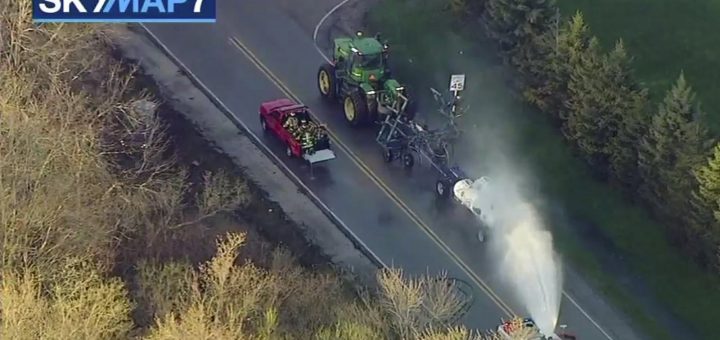 伊州罐车发生事故致氨气泄漏 32人吸入毒气后被送医