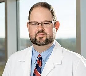 悲剧！公司开会 一同事疯狂咳嗽 5娃爸爸惨遭传染 住进ICU 一辈子被毁！