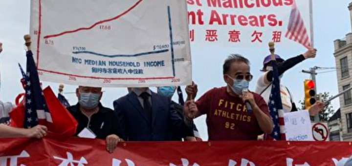 矛盾！美国华人房东上街“讨房租”，房客游行“免房租”……