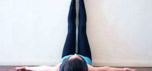 每天靠墙竖腿半个小时，你会发现自己的腿......