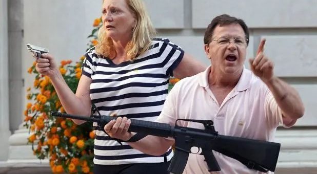 逆转！擅闯美国夫妇私人领地，9名BLM示威者被传唤