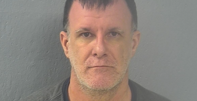 美国外教性勒索12岁中国女学生，在美被捕，50年牢狱做到死