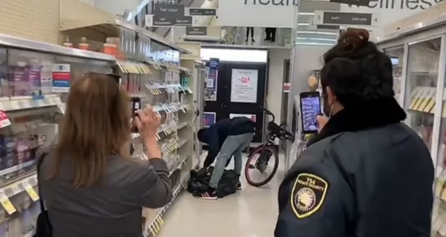 震惊！旧金山黑人众目睽睽下“零元购”，被偷怕的这个超市关掉17家店……