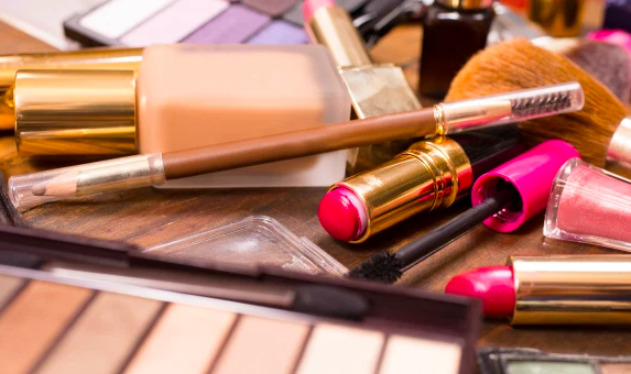惊吓！全美一半以上化妆品含有致癌化学物，今天你用了吗？