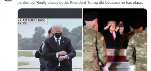 13名阵亡士兵灵柩运抵美国，迎接仪式上拜登的一个动作引发众怒……