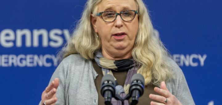 美军首位变性人四星上将：54岁变身成女性，64岁成美国最高跨性别官员