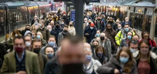 爆表！37万/天！Omicron成史上最快传染病，72小时潜伏，高死亡率已成历史！