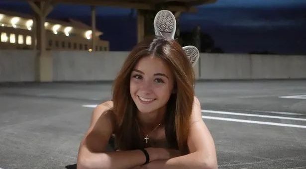 15岁网红遭粉丝疯狂骚扰 纠缠到家门口 父亲忍无可忍提枪射杀! 无罪!