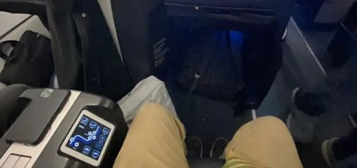 外国小哥第一次坐头等舱，全程被惊呆…网友：是刘姥姥进大观园了！