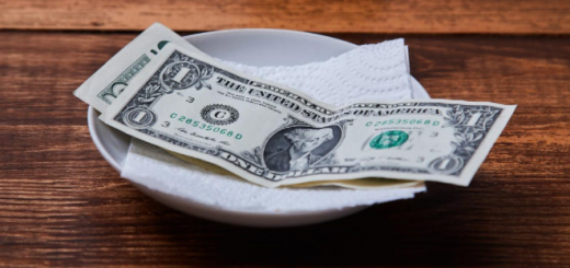 你的小费“缩水”了吗？客人：通胀那么高，“赏钱”就给少点吧…