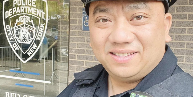 纽约警官好心力劝华人别中招,结果竟被出卖!