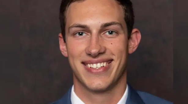 1分钟内射杀5人 坐等警察 一心求死 说完“早上好” 女子转身就遭枪击 原因竟是这个？