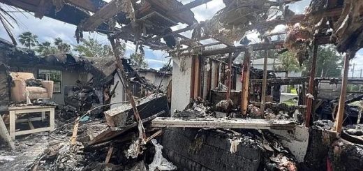 拜登官宣重大灾难! 龙卷风掀翻汽车 3死多伤 30万人停电! 洪水已淹过屋顶